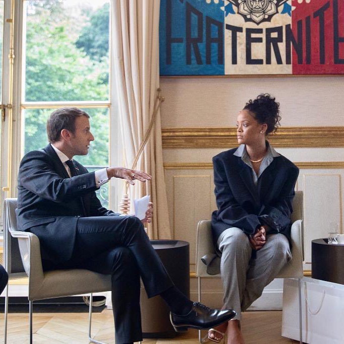 Emmanuel Macron se reúne con la cantante Rihanna para hablar sobre educación