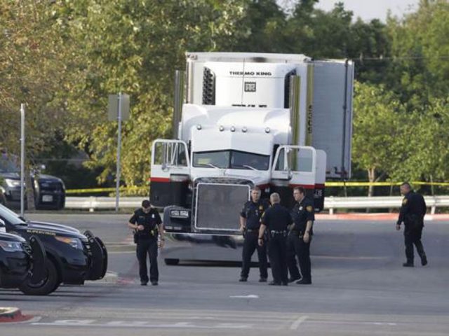 Identifican a siete mexicanos entre muertos en camión en EEUU