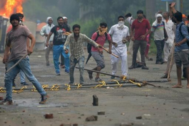 Al menos 32 muertos en protestas en India tras la condena de un gurú por violación