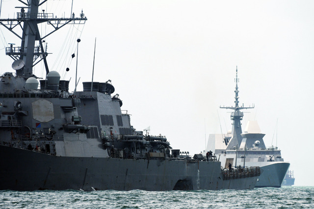 Armada de EEUU ordena "pausa operacional" tras colisión en Singapur