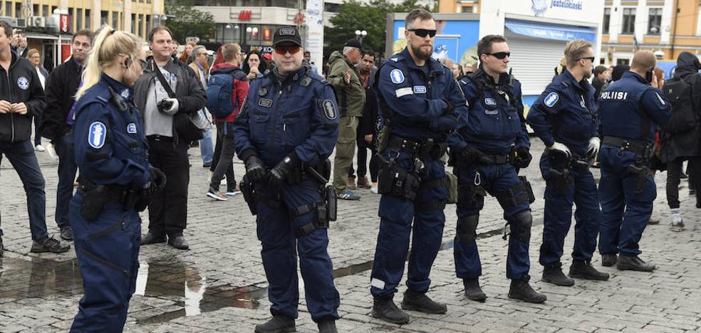 Detenido un hombre en Estocolmo por apuñalar a un policía