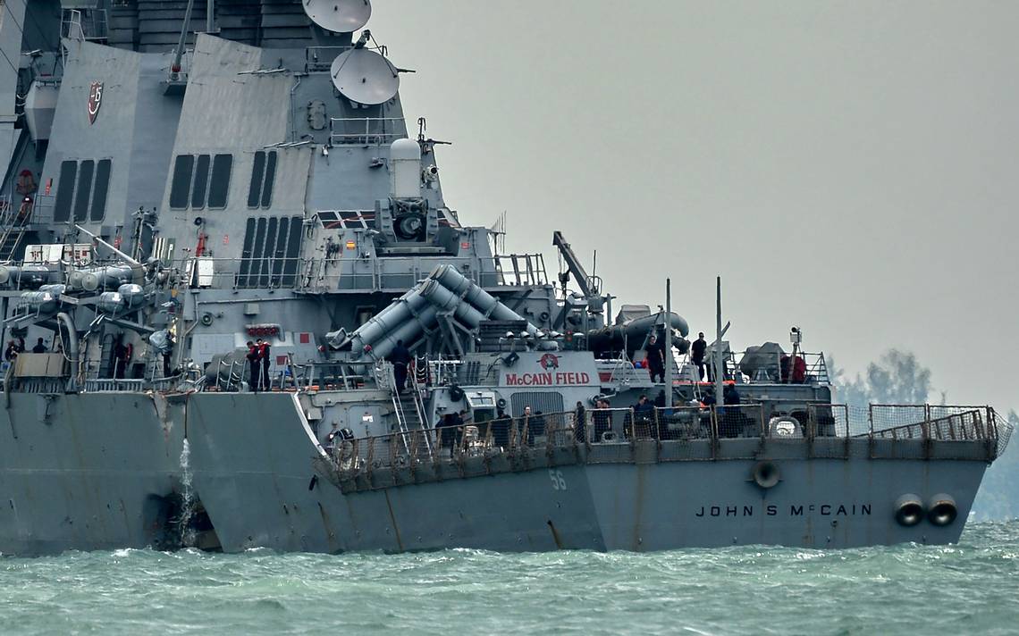 Hallan restos humanos en buque estadounidense accidentado frente a Singapur