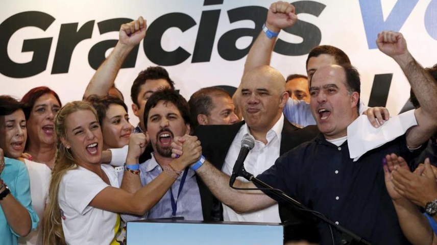 Oposición irá a elecciones en una Venezuela que ve en "dictadura"