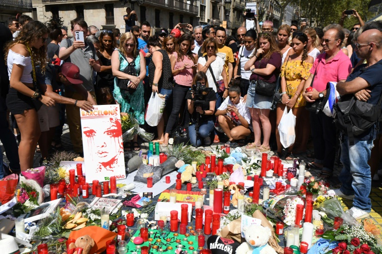 arís y Madrid, en estrecho contacto tras atentados en Cataluña