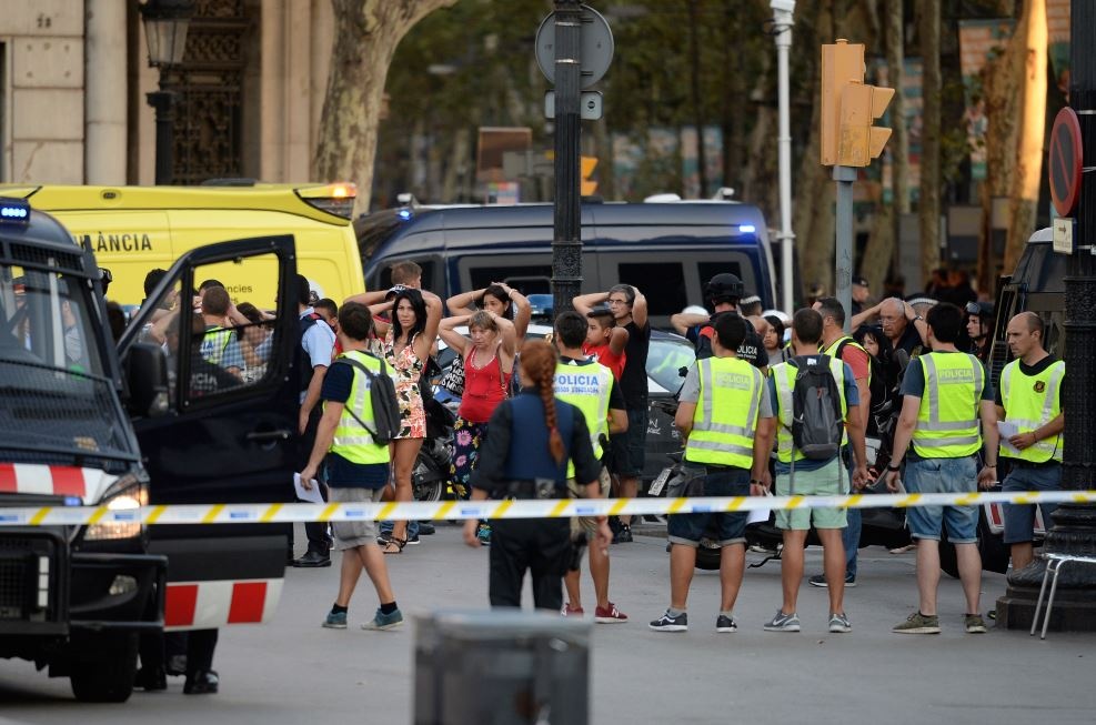 Policía busca conexiones de los atacantes de Barcelona dentro y fuera de España