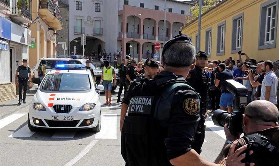 Policía española busca a sospechoso de atentados yihadistas