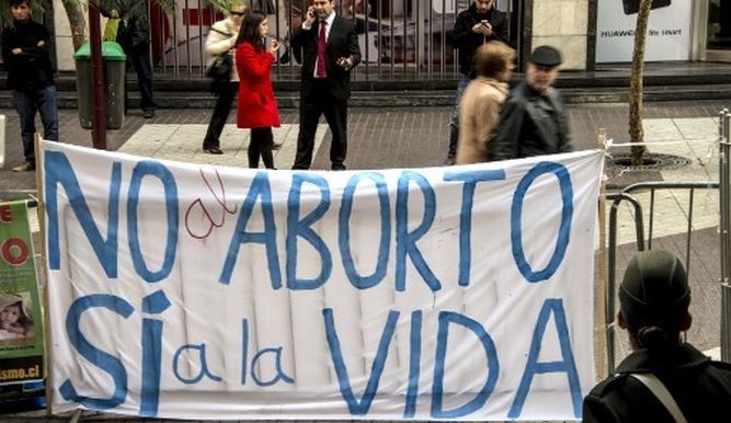 Suspenso en Chile ante inminente fallo sobre aborto terapéutico