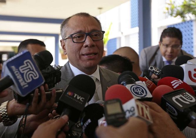 Vicepresidente de Ecuador declara en Fiscalía en dos casos de corrupción