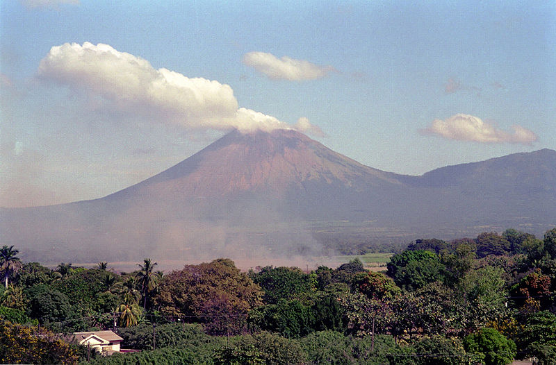 Volcán San Cristóbal causa nueva lluvia de cenizas en Nicaragua