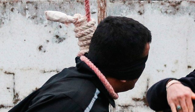 Irán: Ahorcan a un hombre acusado de violar y asesinar a una niña