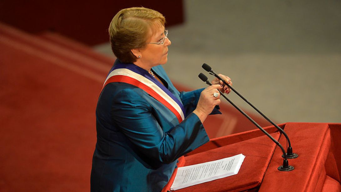 Bachelet recibe el embate de evangélicos por sus reformas sociales