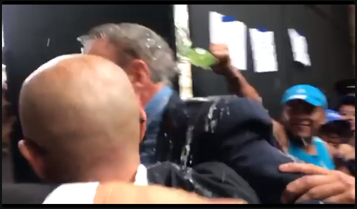 VIDEOS: manifestantes reciben a diputados entre empujones