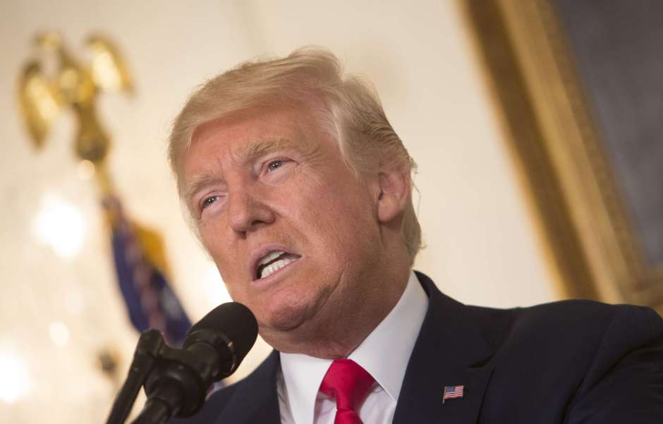 Casa Blanca quiere despido de periodista que tildó a Trump de "supremacista blanco"