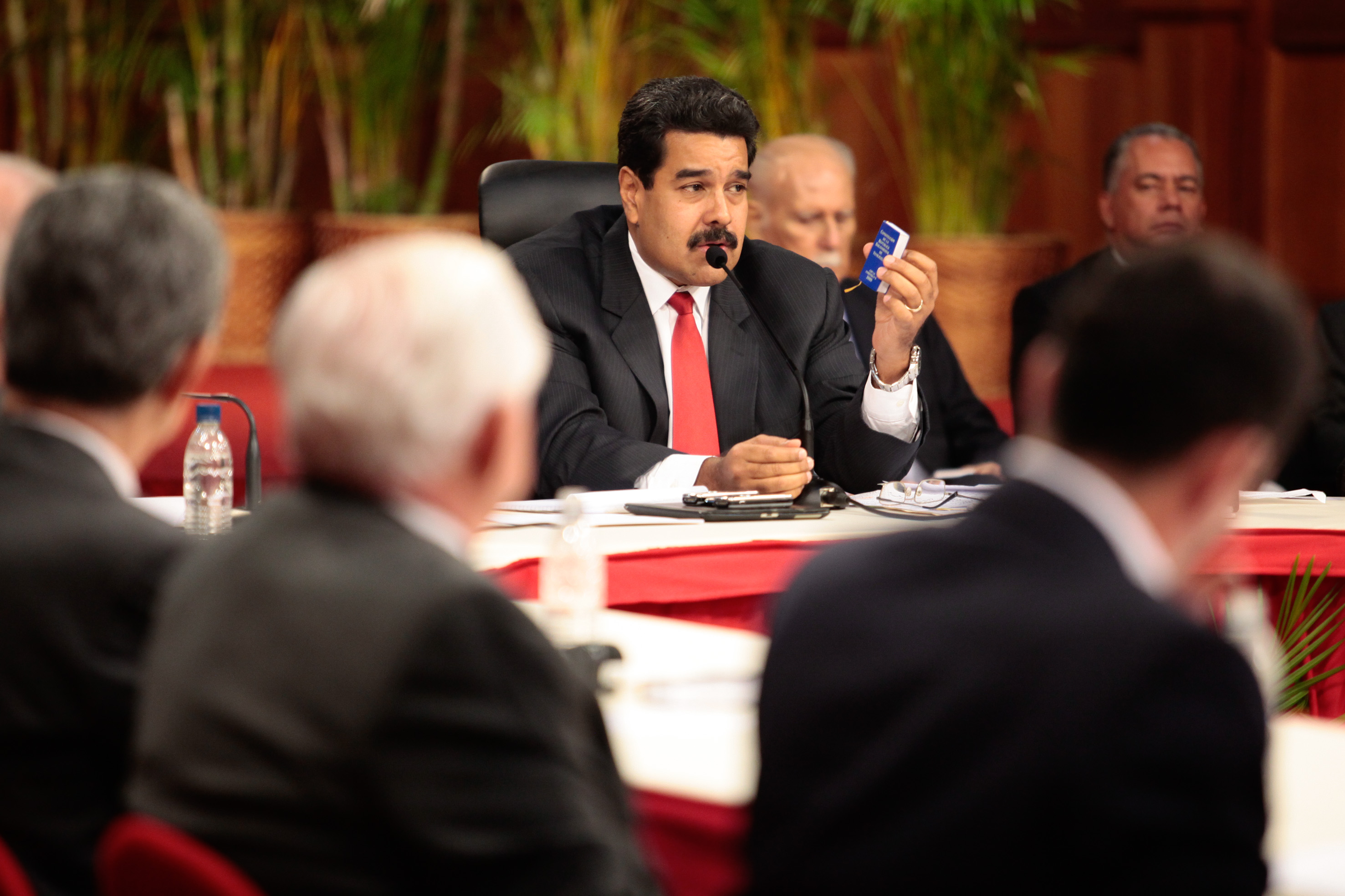 Gobierno y oposición venezolana seguirán trabajando agenda para diálogo