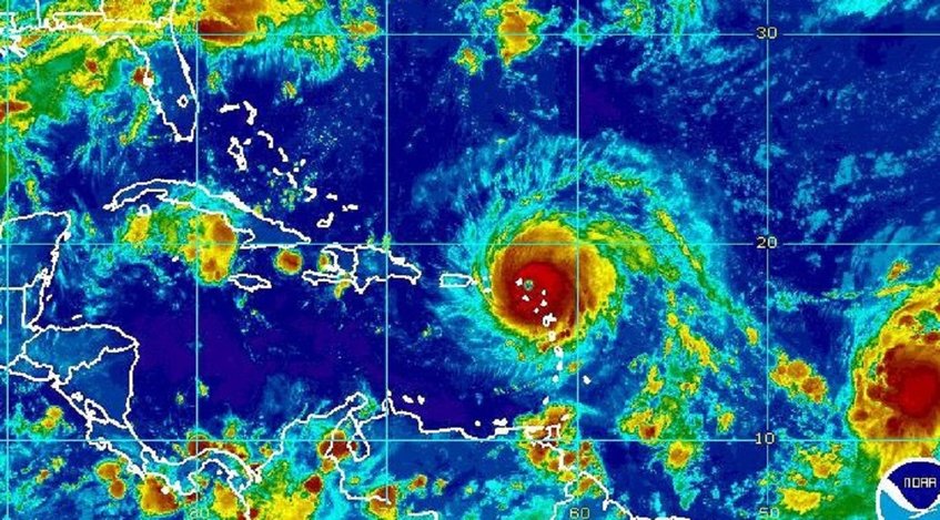 Huracán Irma toca tierra en la isla caribeña de Barbuda