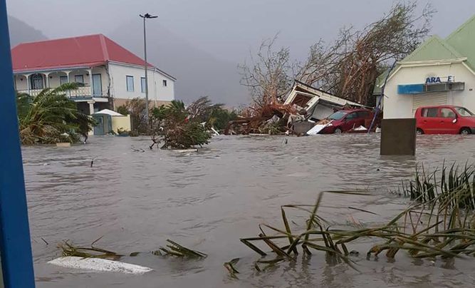 Irma causó "al menos dos muertos" en San Bartolomé y San Martín