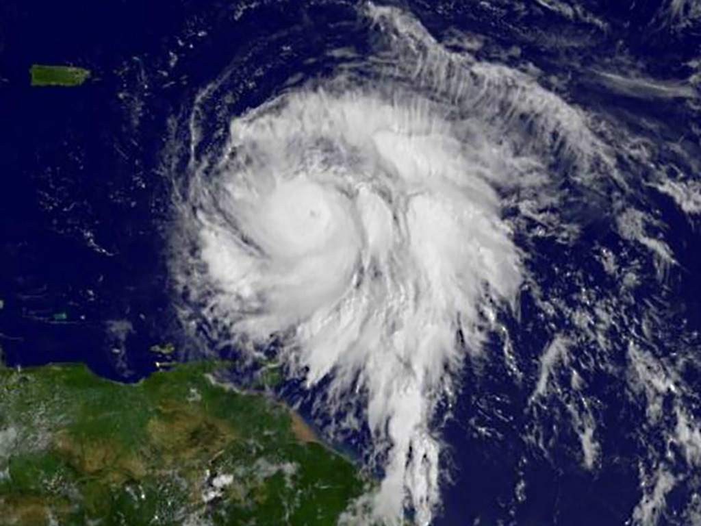 María se fortalece en el Caribe en huracán de categoría tres