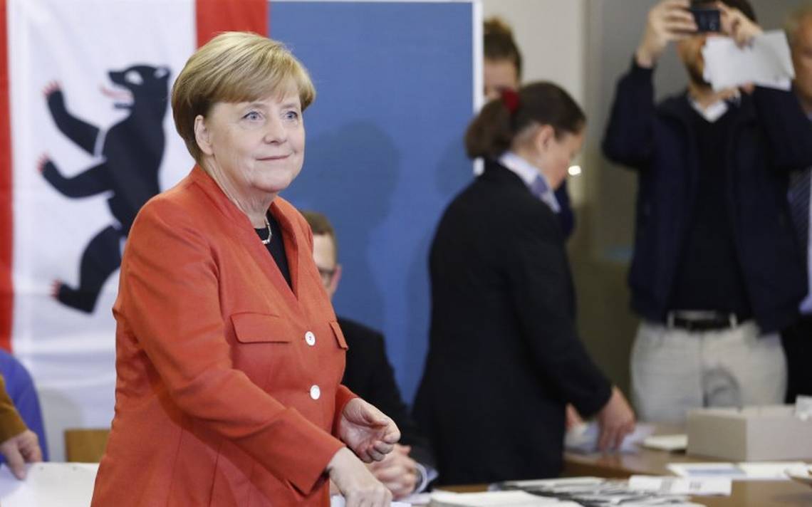 Merkel empieza a buscar aliados tras su ajustada victoria en las legislativas