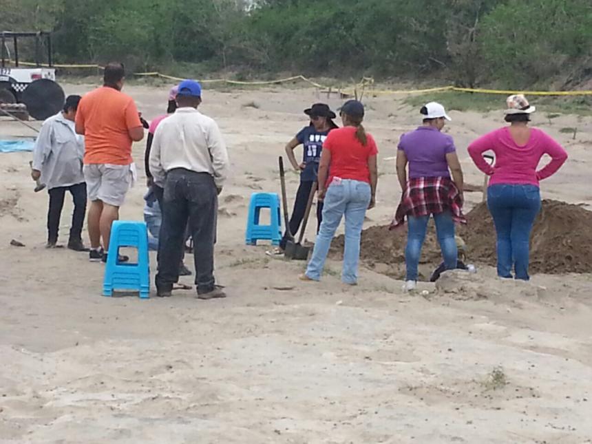 México: madres excavan en Veracruz en busca de sus hijos desaparecidos