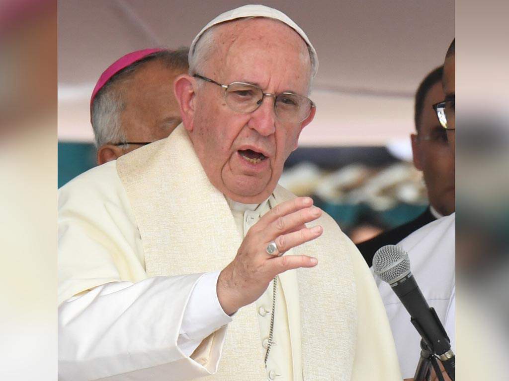 Papa desea que Trump reconsidere la ley sobre los jóvenes