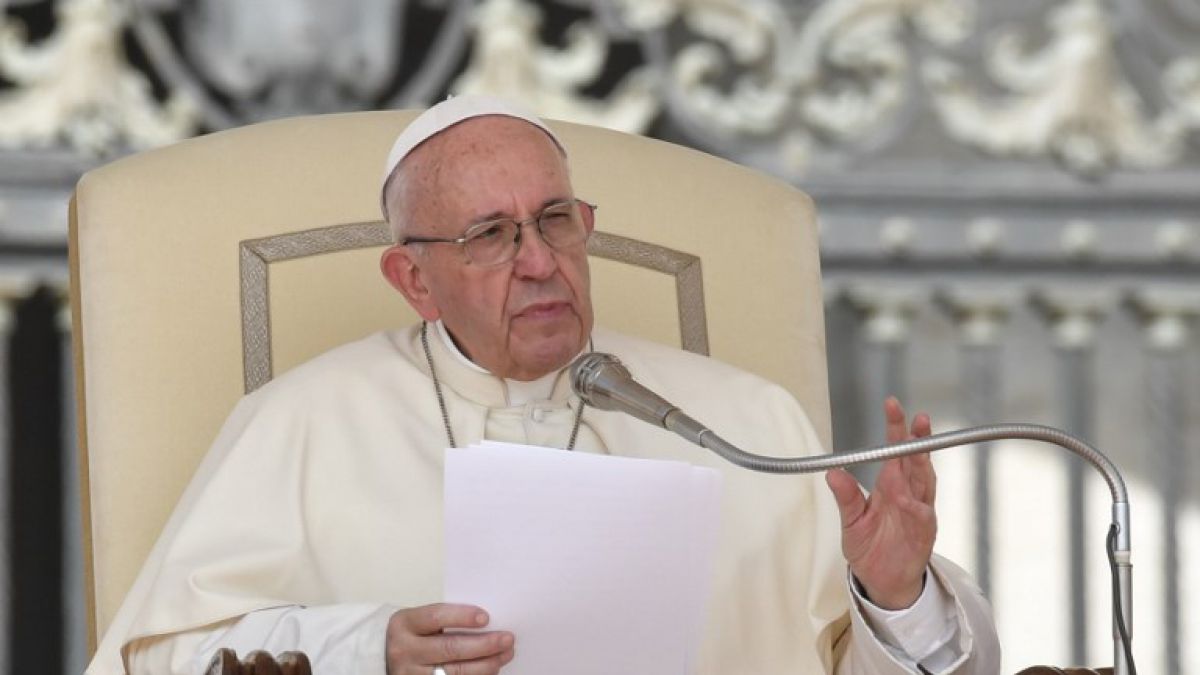 Papa dice que viaja a Colombia "como peregrino de esperanza y de paz"