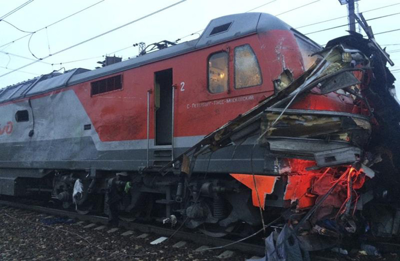 Al menos 16 muertos en un choque entre un tren y un autobús en Rusia