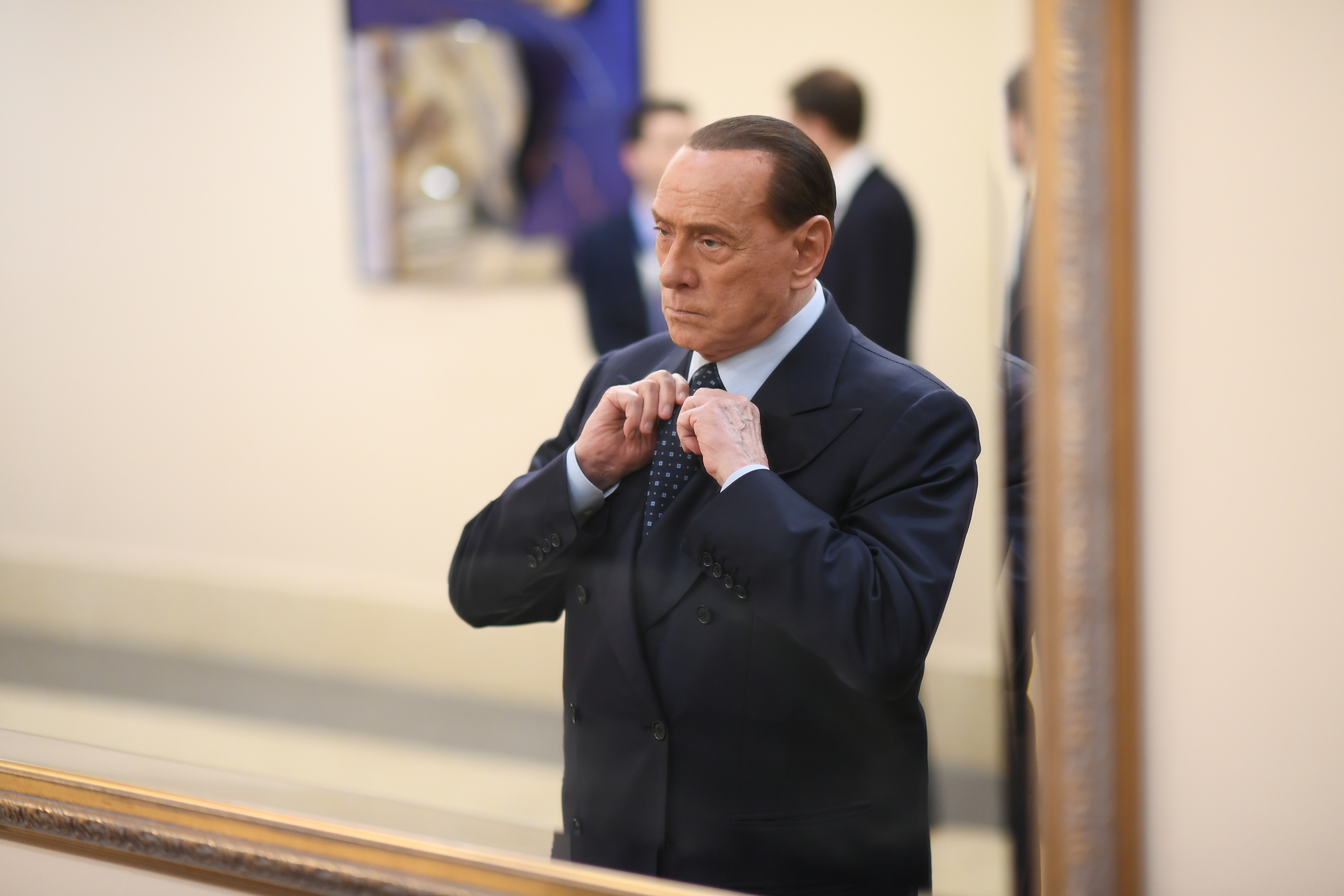 Berlusconi acusado de estar involucrado con la mafia