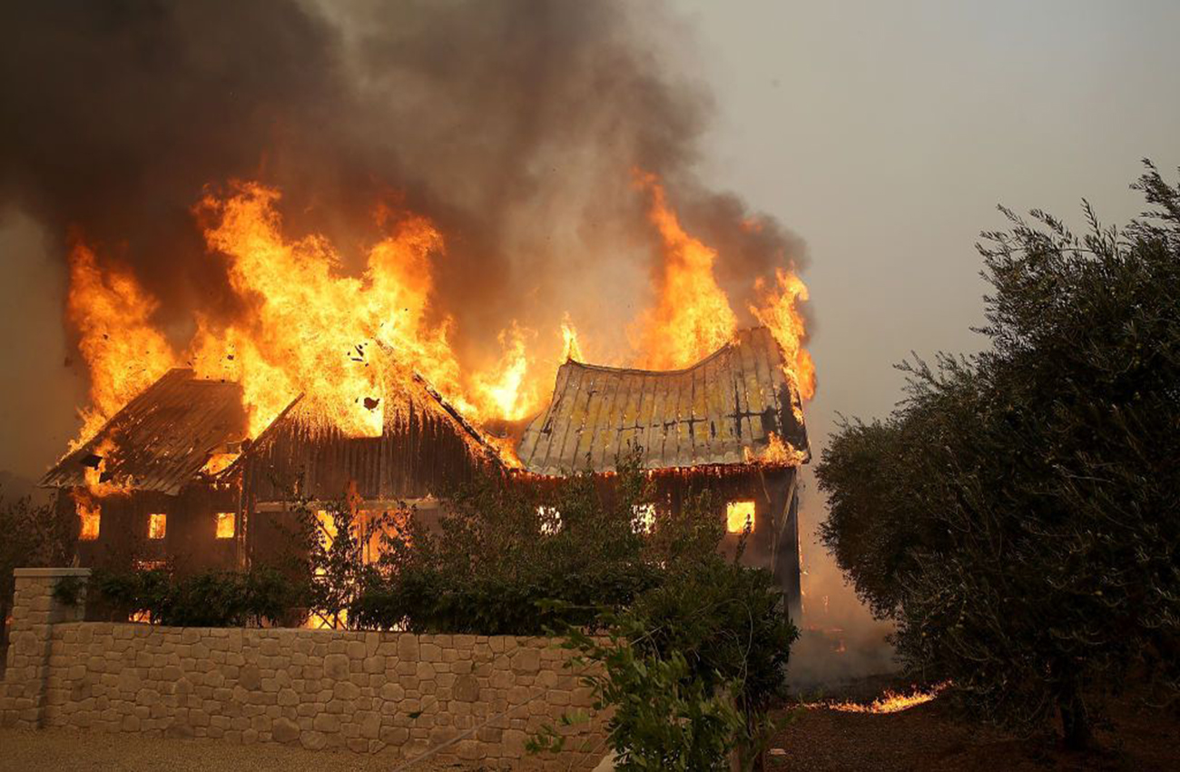 Bomberos combaten aún 10 incendios forestales en California