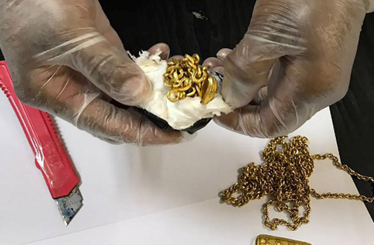 Detienen en India a 11 personas que transportaban oro en el recto