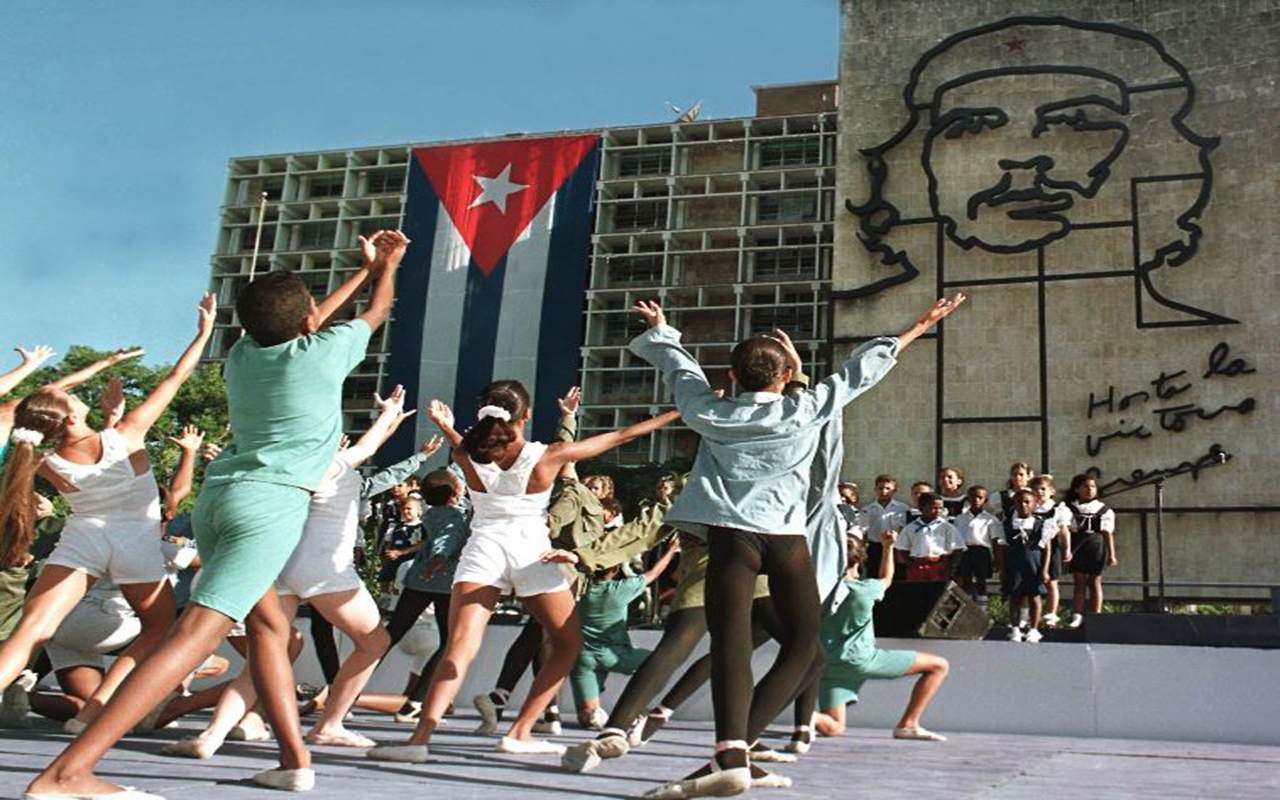 El "Che" Guevara recibe homenajes en Cuba y Bolivia luego de 50 años de fallecido