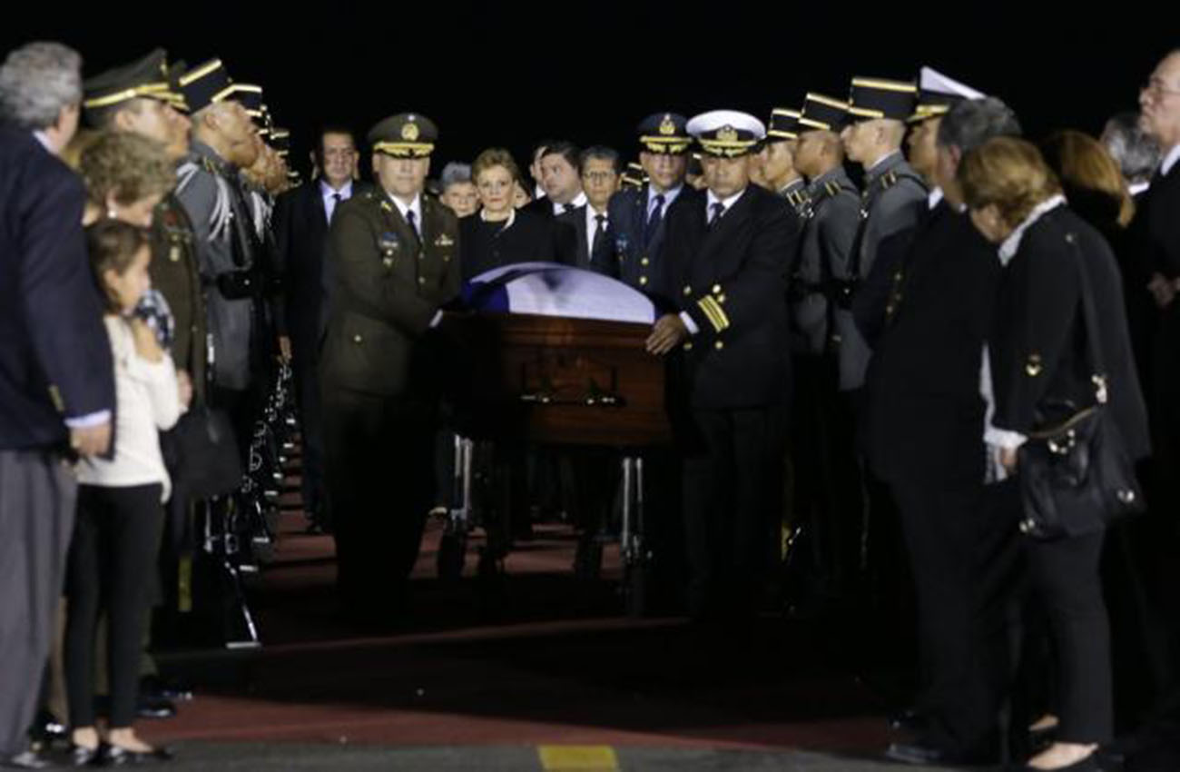 Los restos del expresidente Calderón Sol llegan a El Salvador