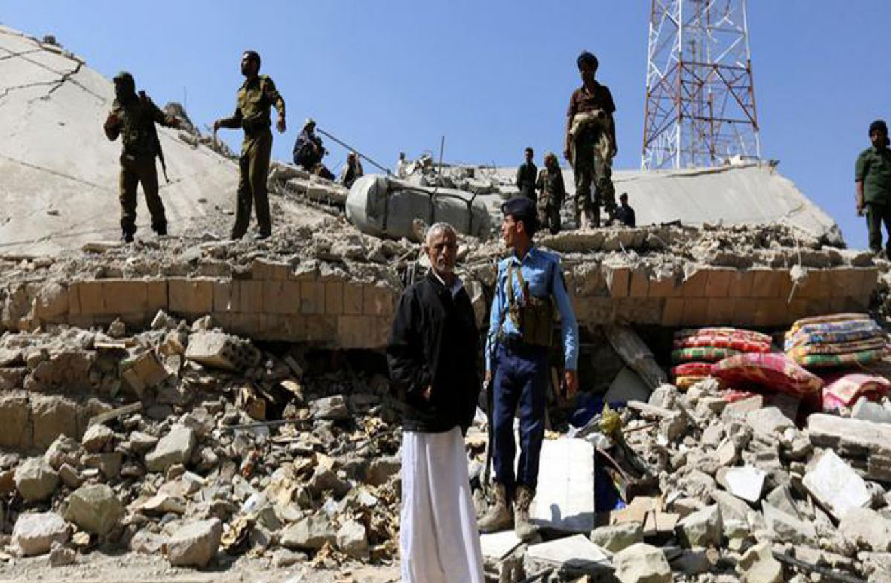 Mueren cuatro soldados y cinco kamikazes en un atentado en Yemen