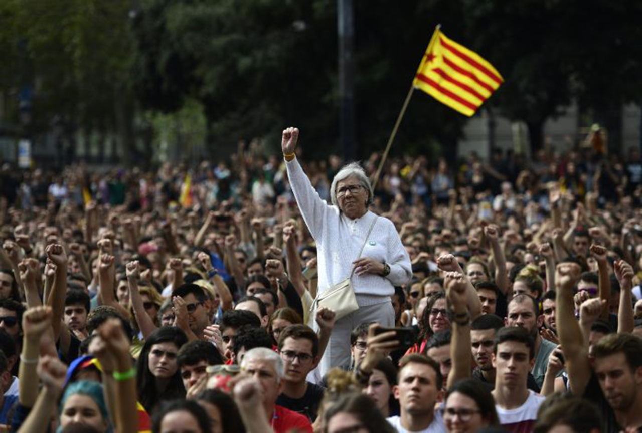 Presión internacional para que gobierno español dialogue con independentistas catalanes