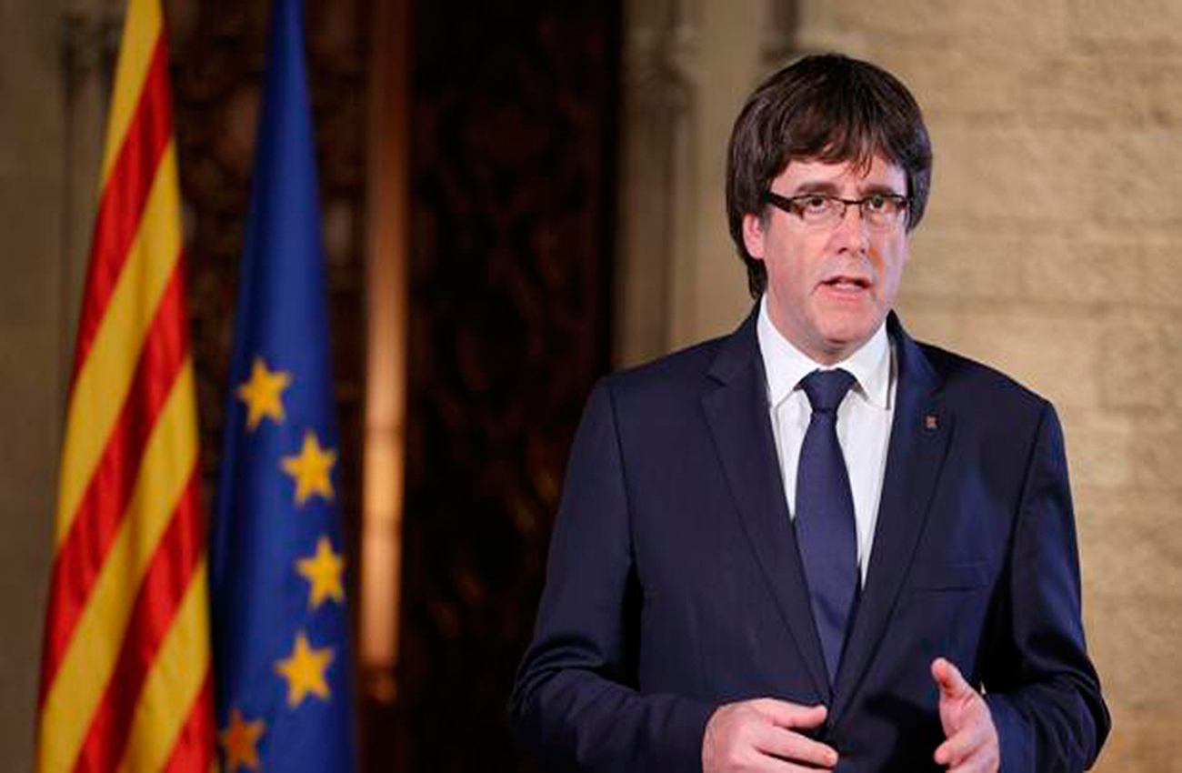 Puigdemont llama a oponerse democráticamente a la intervención en Cataluña