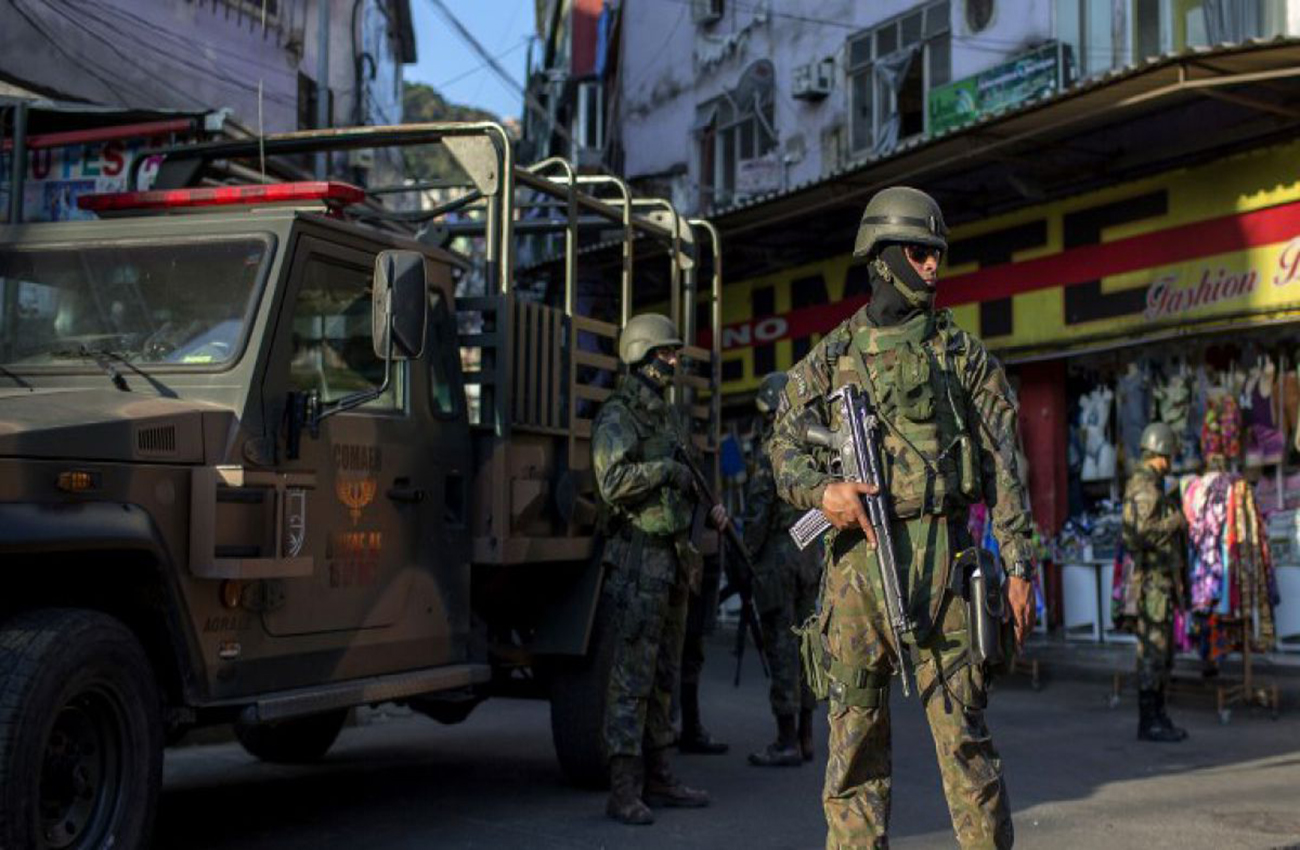 Turista española muere por disparos de la policía en favela de Rio