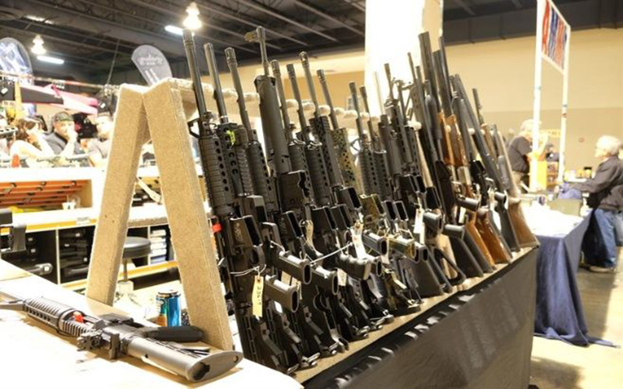 Vendedores de armas de Las Vegas temen nuevas restricciones tras tiroteo