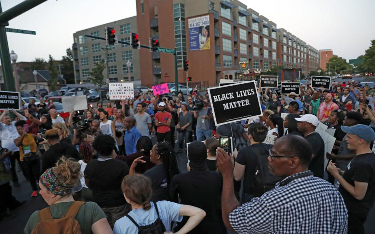 EEUU Investigan denuncias de abuso de policía de St. Louis en manifestaciones