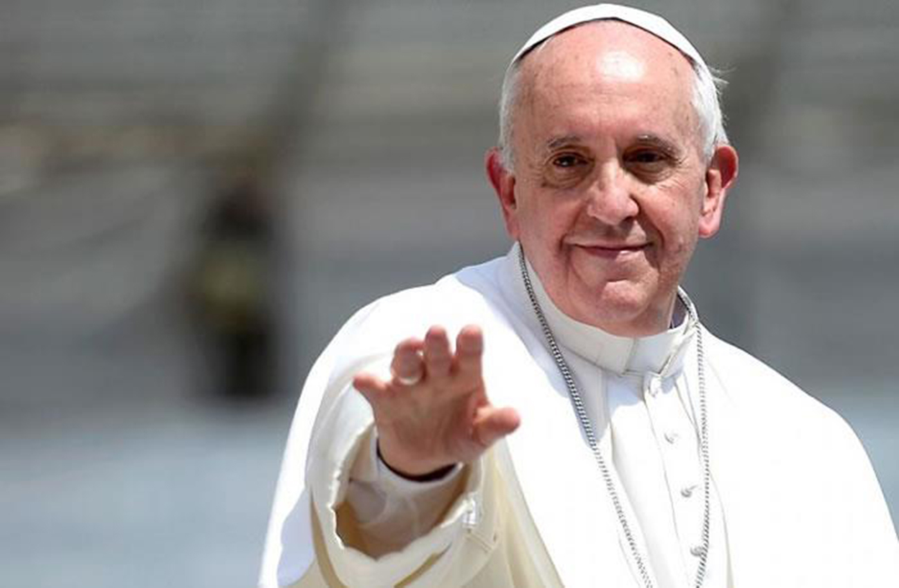 El Papa critica el uso de teléfonos durante la misa