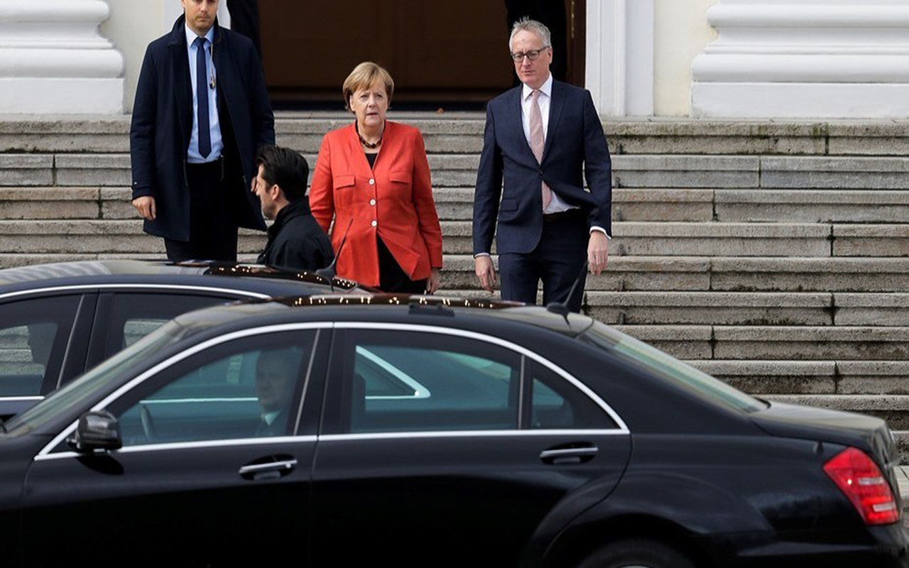 Futuro político de Merkel en peligro debido a crisis sin precedentes en Alemania