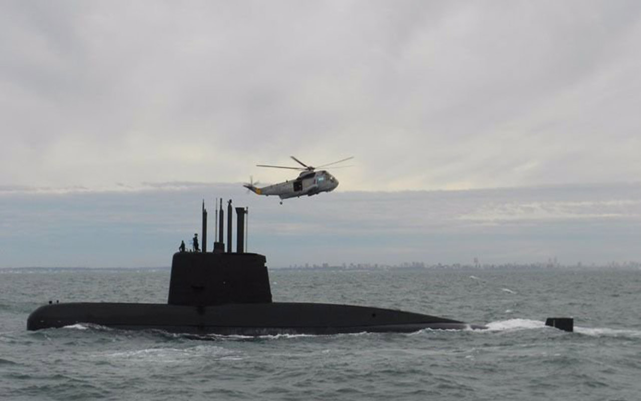 Horas dramáticas para submarino argentino perdido hace siete días