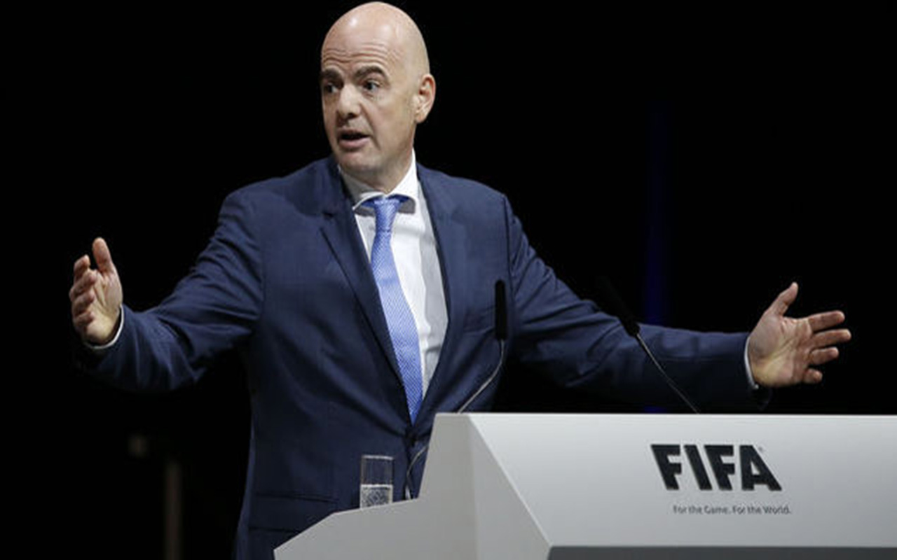 La FIFA se mostrará "extremadamente firme" contra el racismo, asegura Infantino