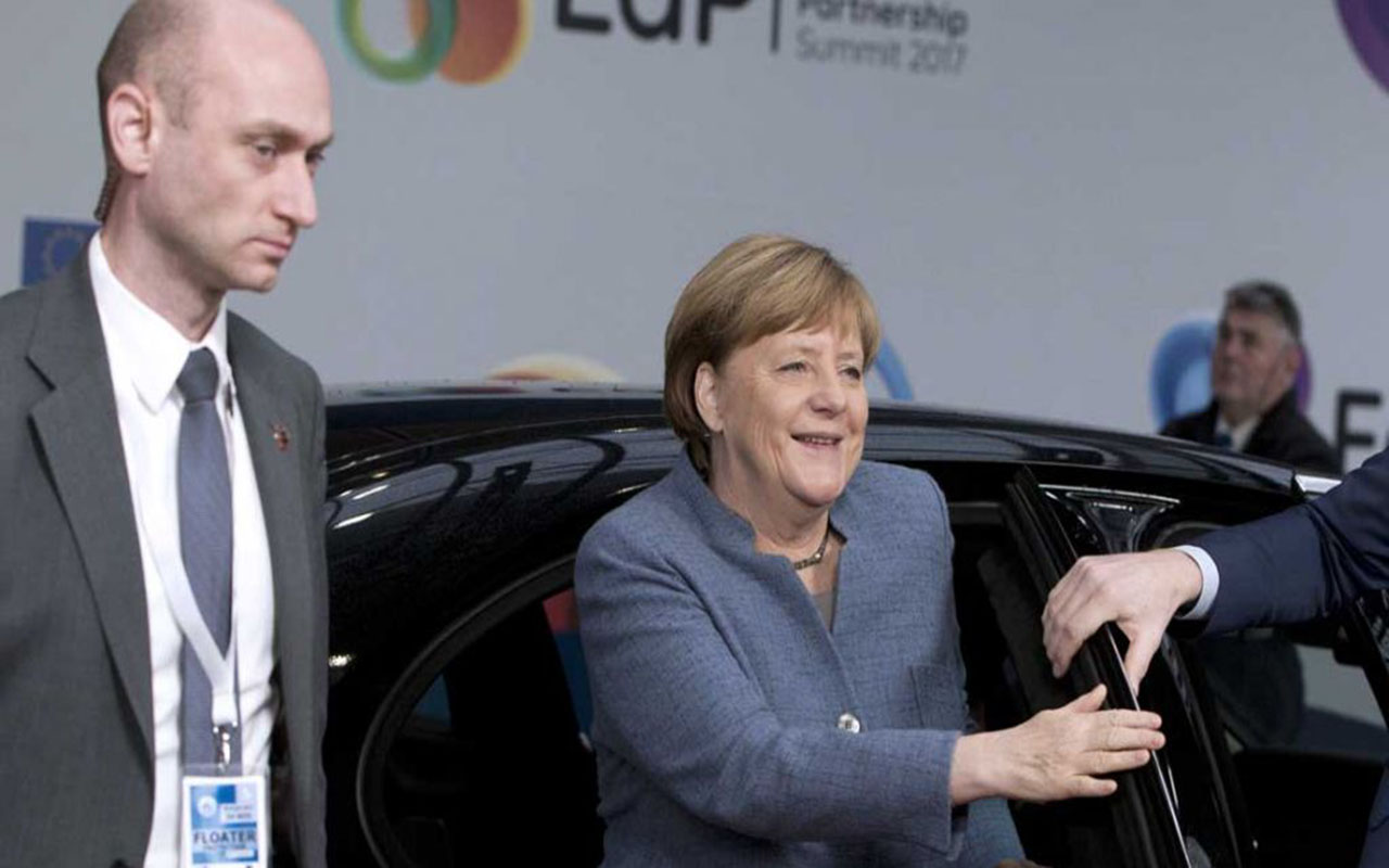 Socialdemócratas alemanes dispuestos a discutir sobre una alianza con Merkel