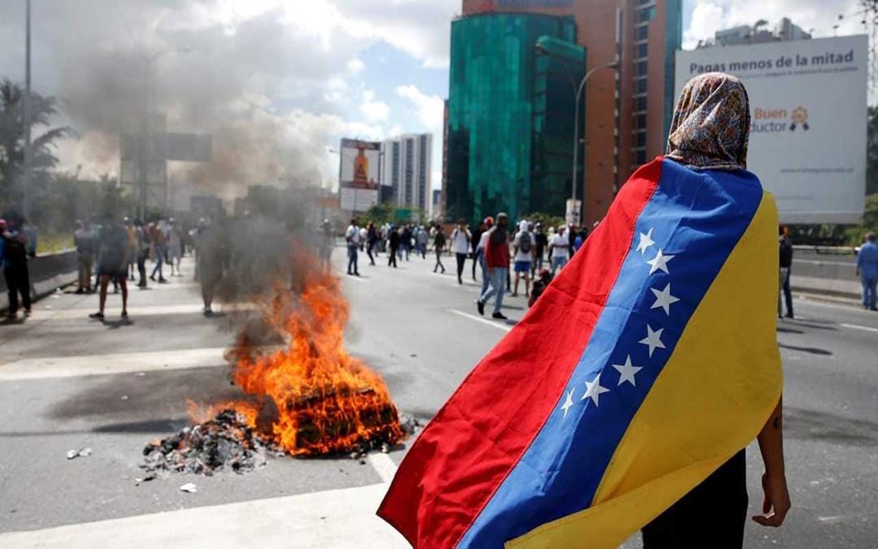 Venezuela, al borde del precipicio y más dependiente que nunca de Rusia y China