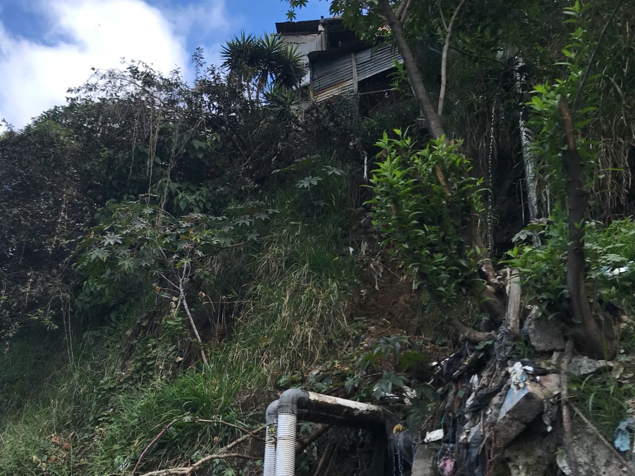 Familias en riesgo derrumbe Boca del Monte