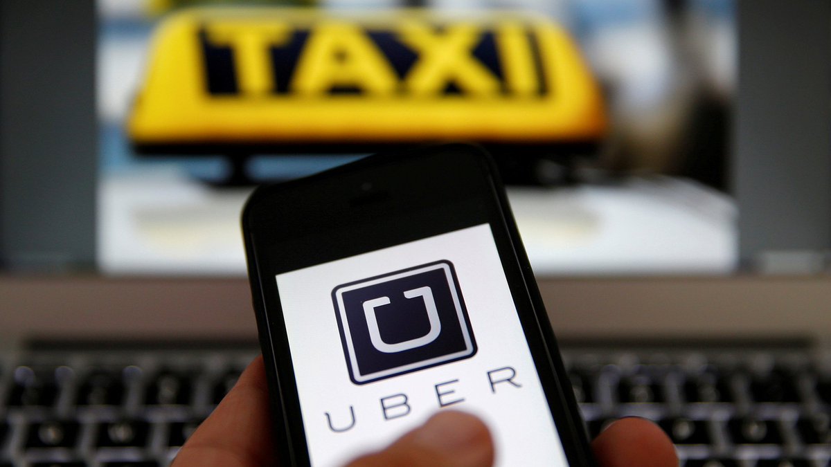 Uber demanda regulación igual que taxis