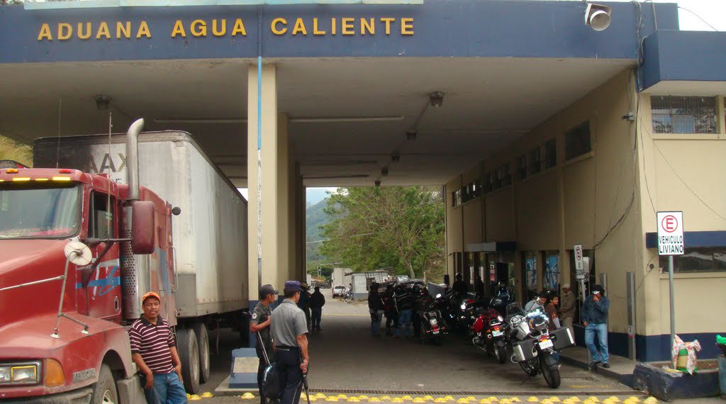 Guatemala modifica horario en aduana con Honduras por “toque de queda”