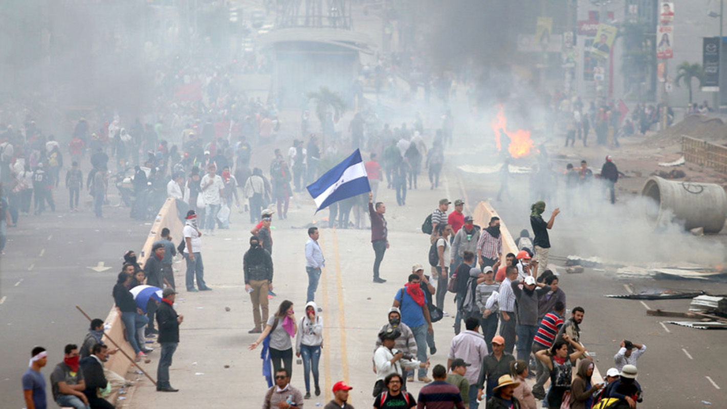 Desalojan rutas bloquedas en protesta por "fraude" en Honduras