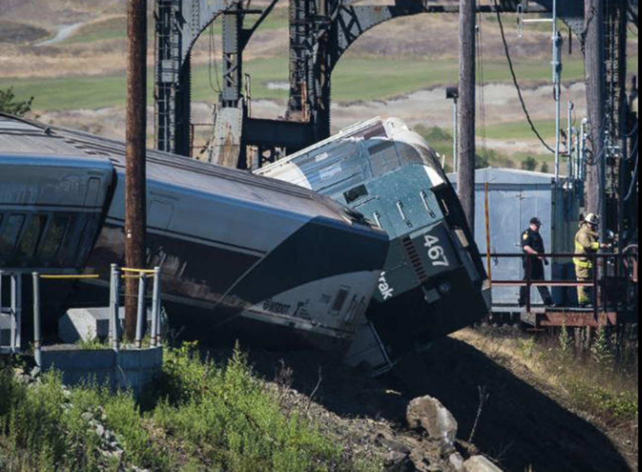 Descarrilamiento de tren de pasajeros en el estado de Washington