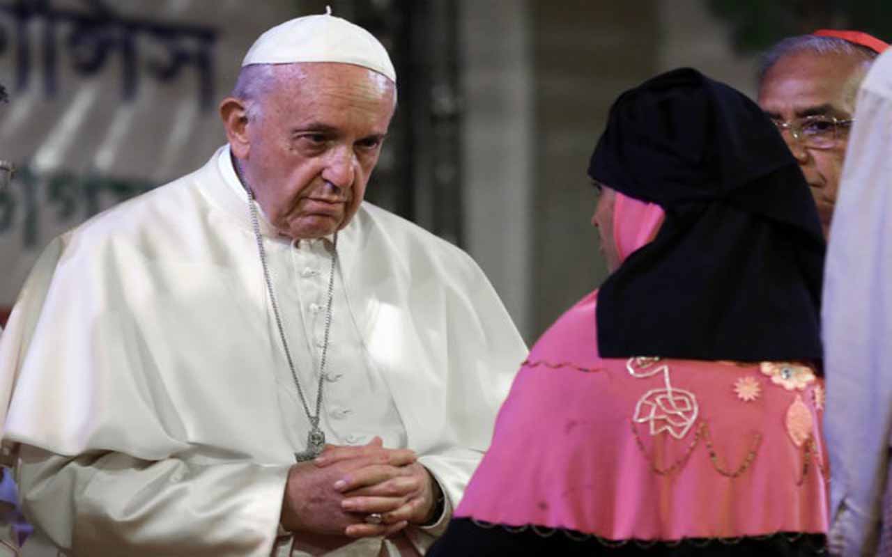 El papa Francisco pide "perdón" a los refugiados rohinyás
