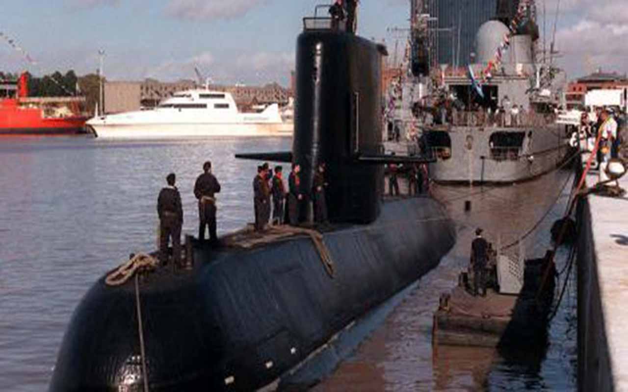 Familiares claman que siga búsqueda de tripulantes de submarino argentino